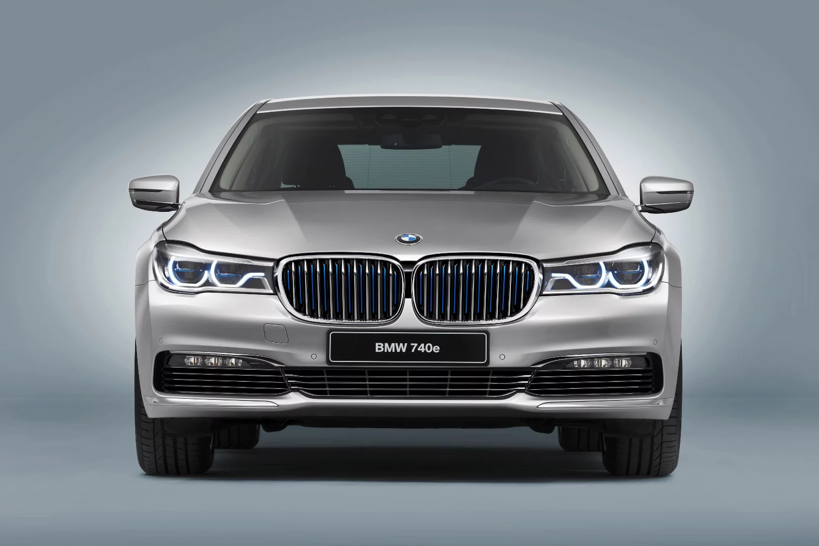 BMW estimates that the 740e iPerformance will have an all-electric range of 40 km (25 miles) in the European test cycle