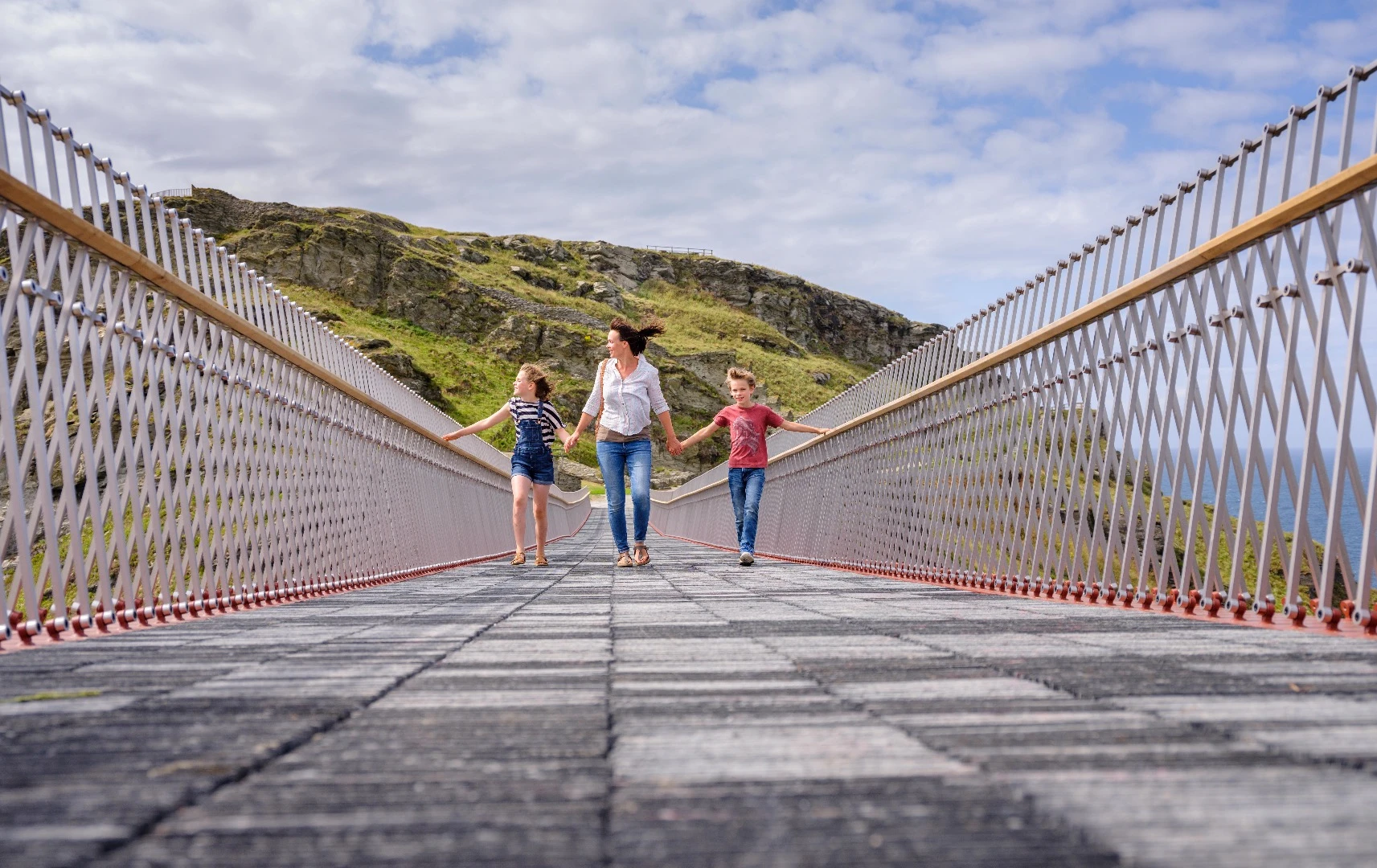 The bridge consists of two independent cantilevering sections that are approximately 33 m (108 ft) in length each
