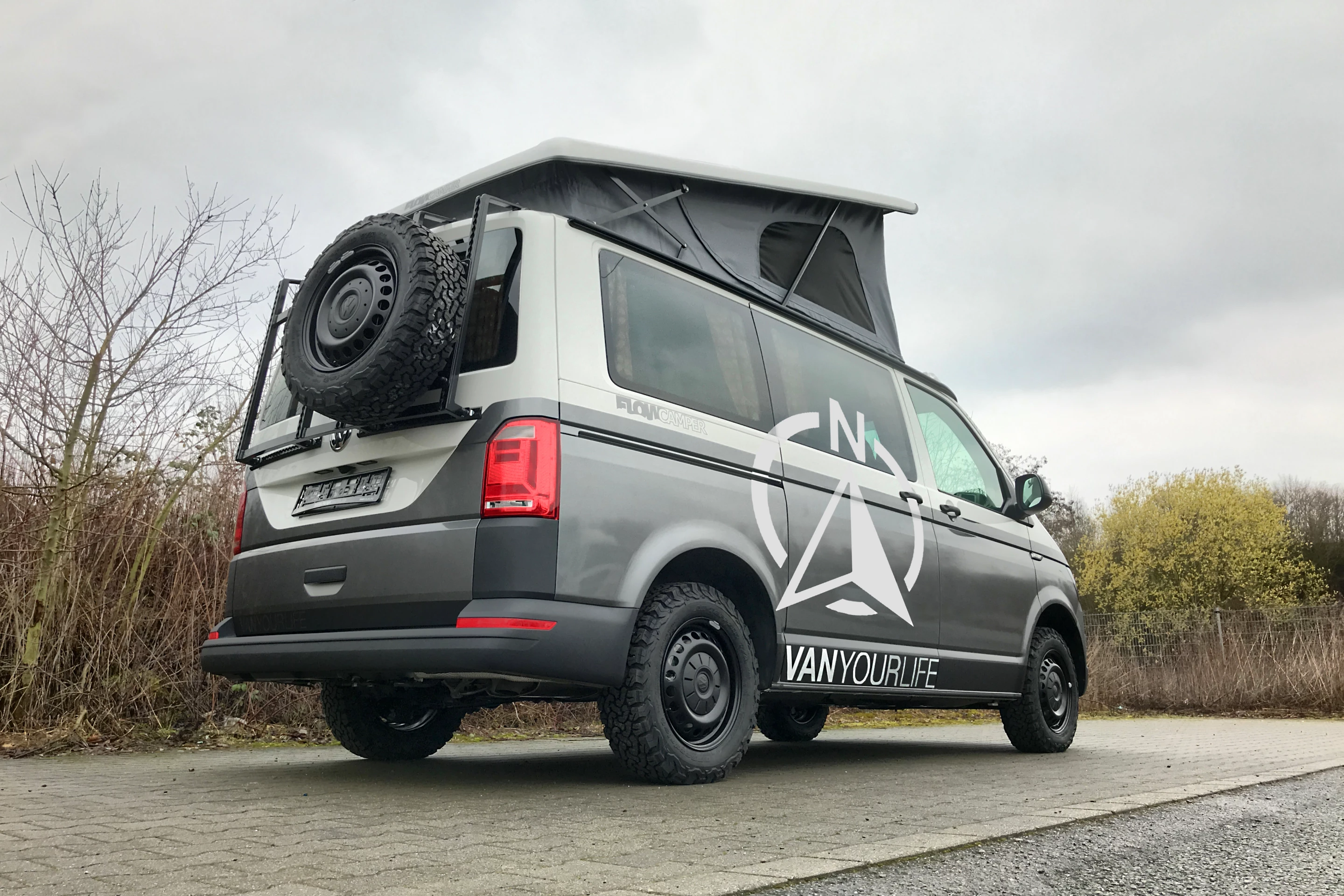 Flowcamper Casper with pop-up roof and spare tire carrier