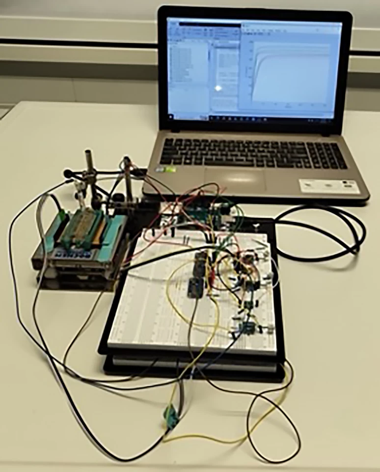 A photograph of the complete FET-based biosensing prototype