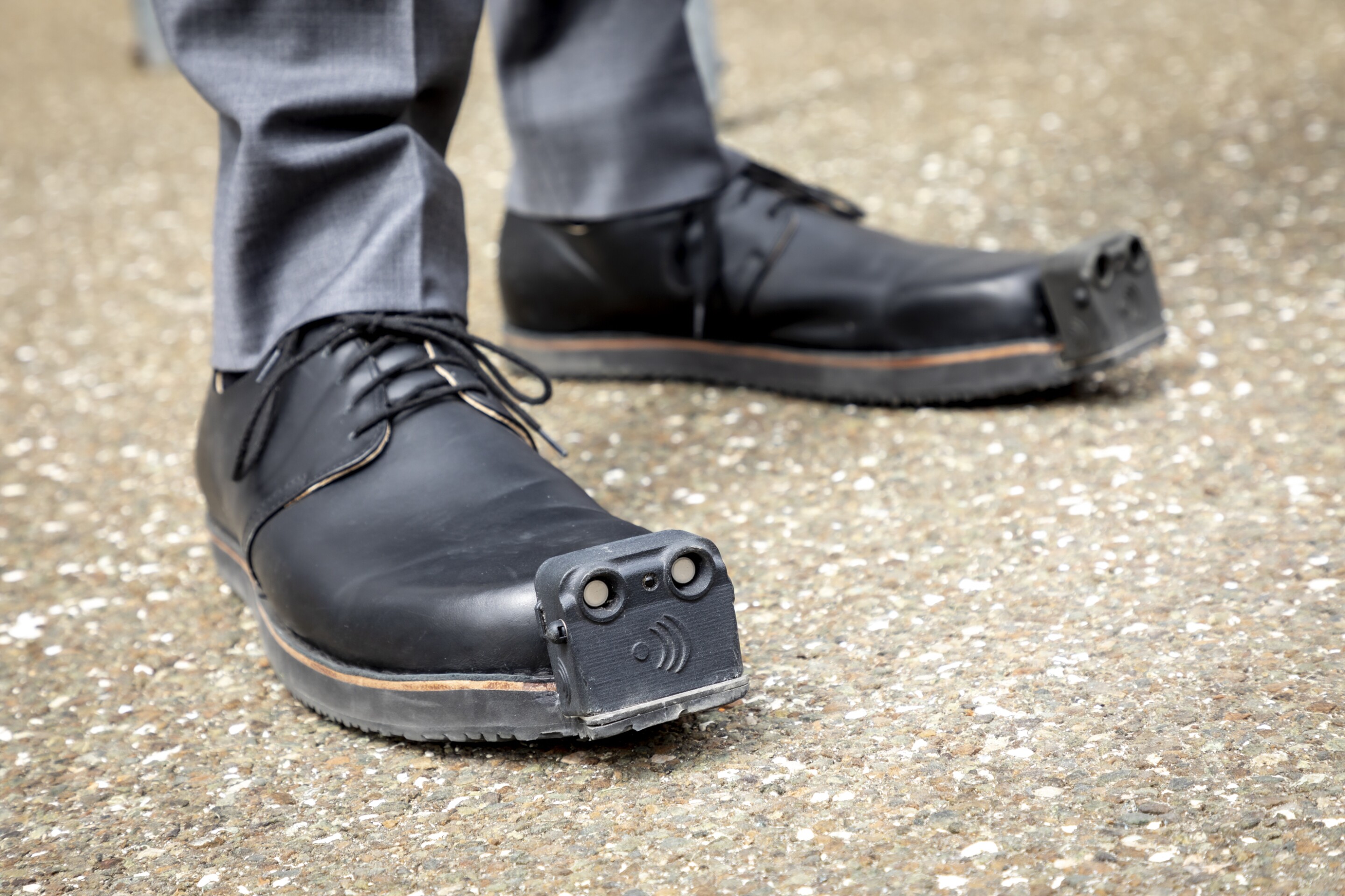 Scientists Develop Smart Shoe That Helps Blind People-Check out how they work Scientists Develop Smart Shoe That Helps Blind People-Check out how they work