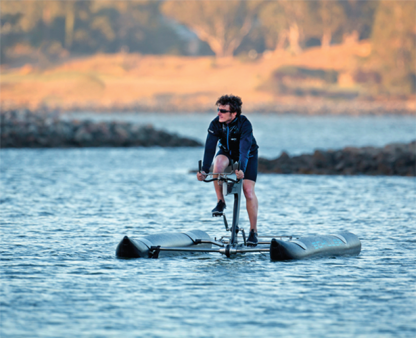 The saddle, handlebars, cranks and pedals are of the type found on regular bikes, while the inflatable dual-chamber pontoons, not surprisingly, are rubber