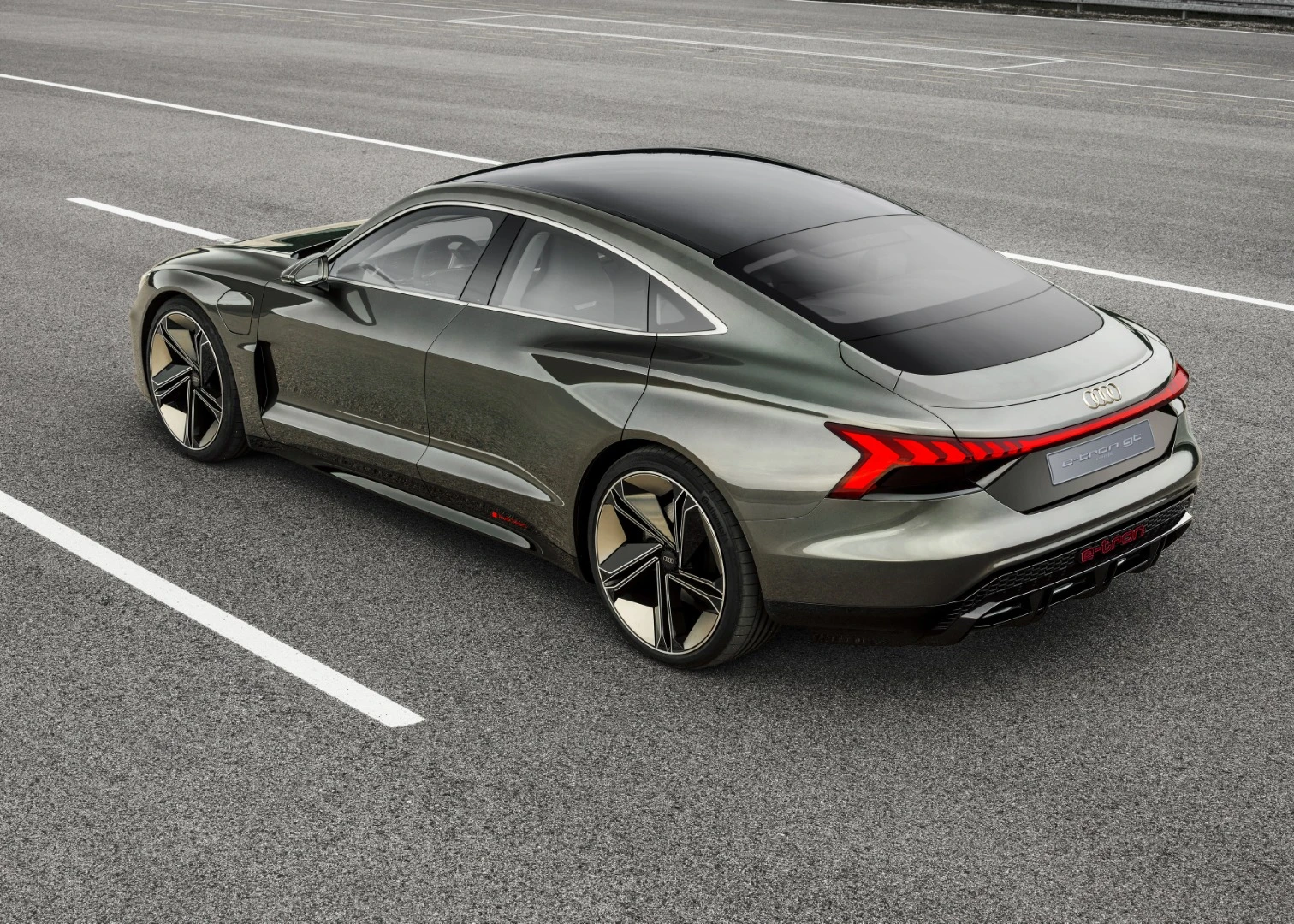 Audi e-tron GT: plenty of Porsche DNA left in that body shape