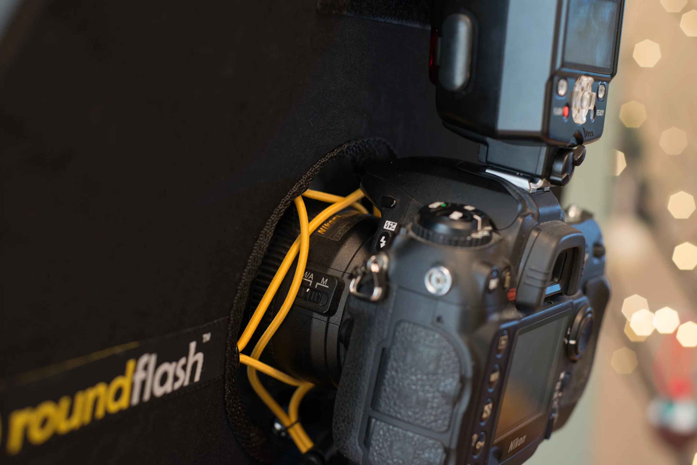 Once in use the RoundFlash Ring limits access to the lens (Photo: Simon Crisp/Gizmag.com)