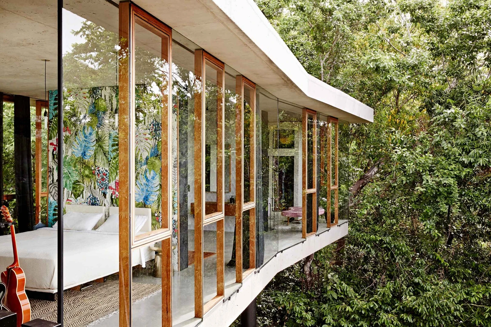 The Planchonella House sits on a 4,818-square-meter block (52,000-sq ft) on the edge of a nature park in the northern Australian coastal city of Cairns