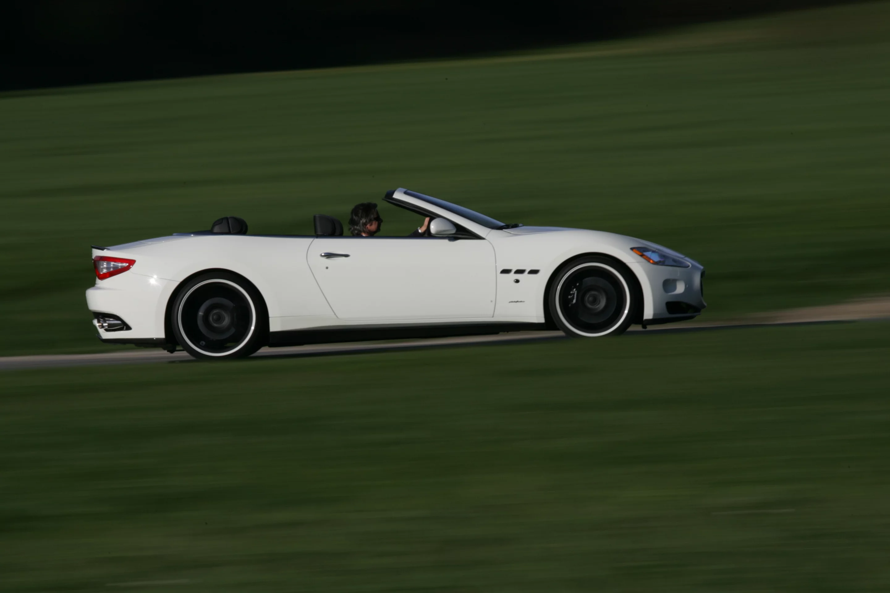 NOVITEC TRIDENTE's supercharged Maserati GranCabrio puts out 590 hp / 434 kW,peak torque of 572 Nm and a top speed of 301 km/h (187 mph)