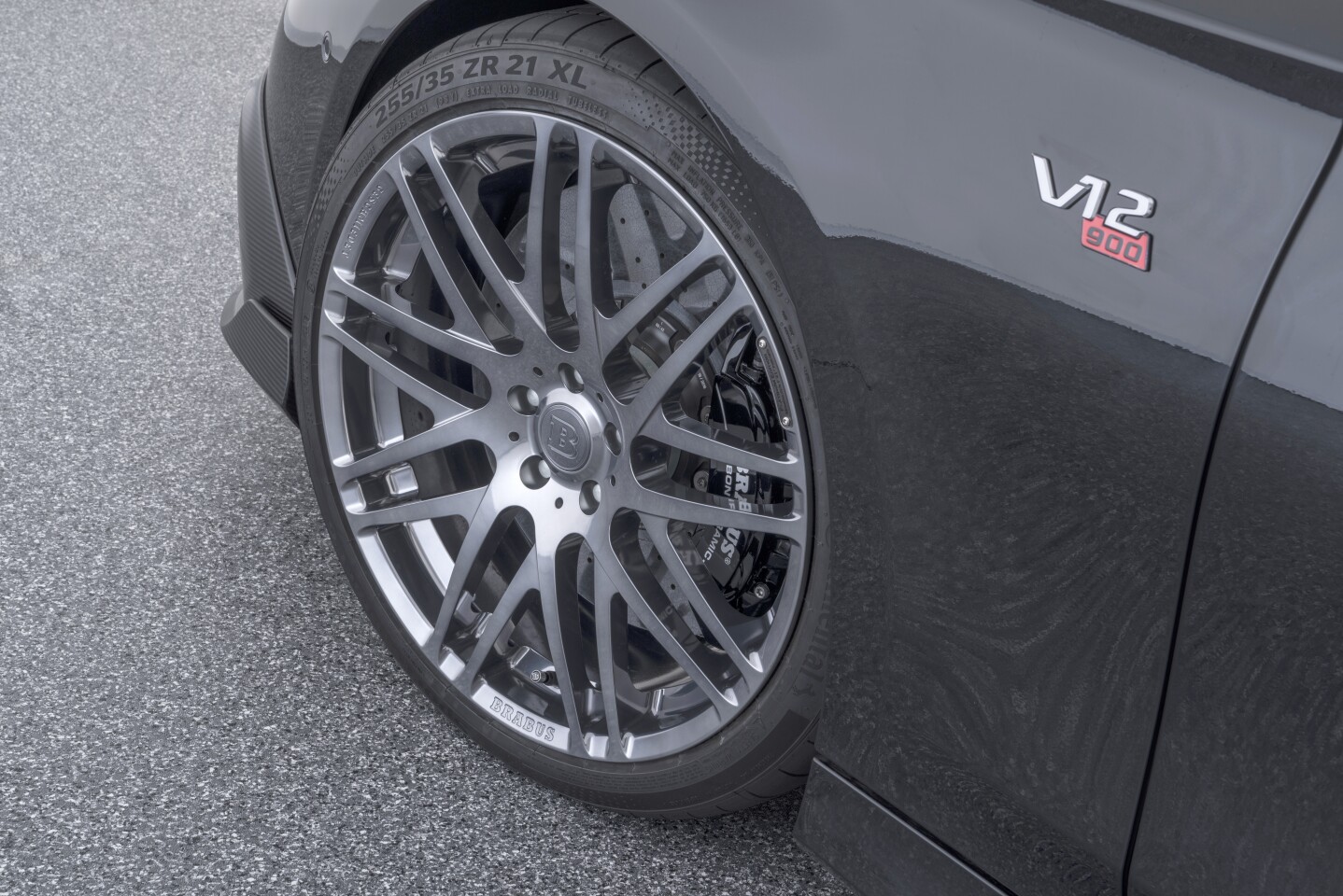 The car comes "standard" with Brabus Monoblock Platinum Edition 21-inch forged wheels, though 22-inch wheels are available as an option.