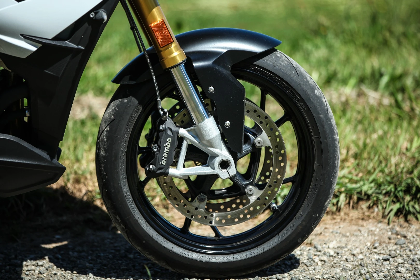 BMW S1000XR: radial brembo brakes give outstanding stopping power