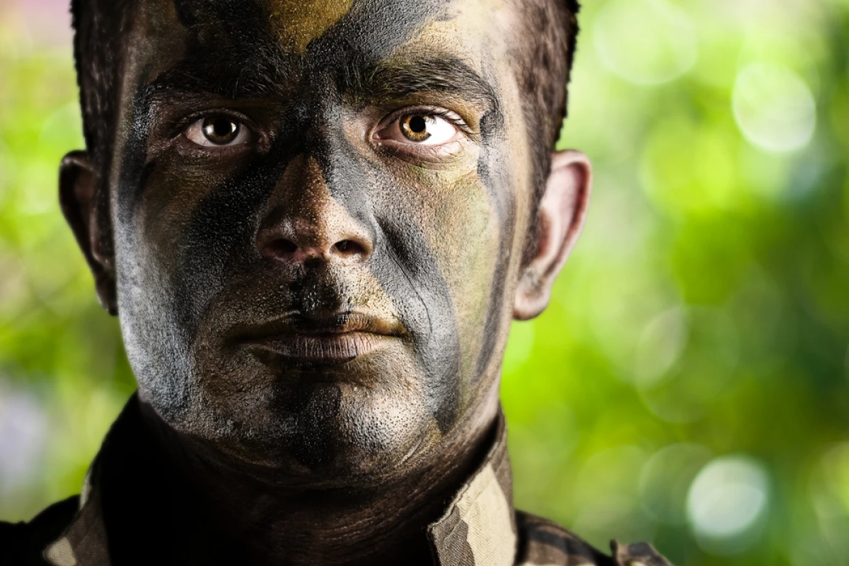 Scientists have created face paint that protects soldiers against the heat of explosions (Photo: Shutterstock)