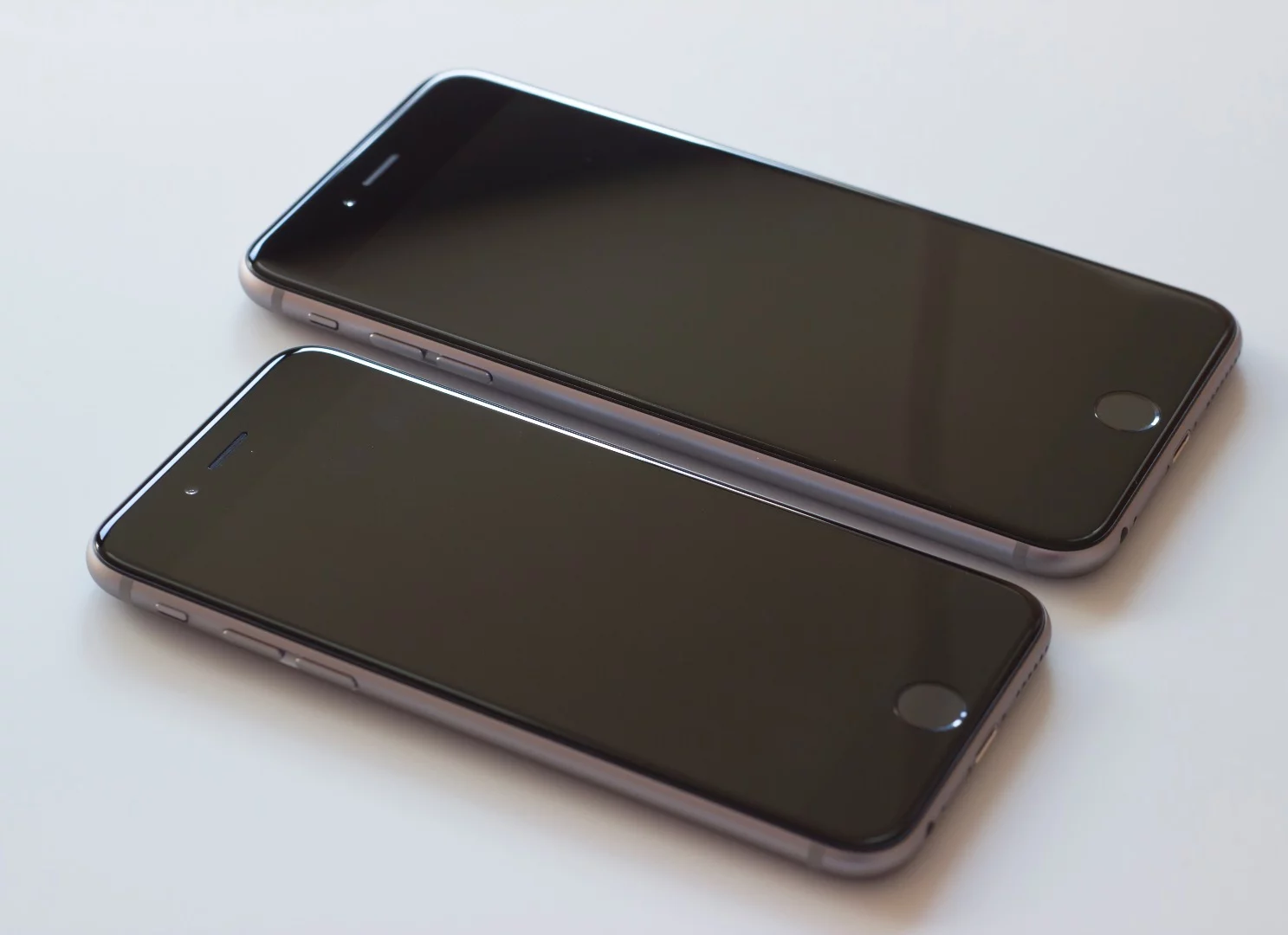 The iPhone 6s and 6s Plus are both noticeably thicker and heavier than their 2014 counterparts