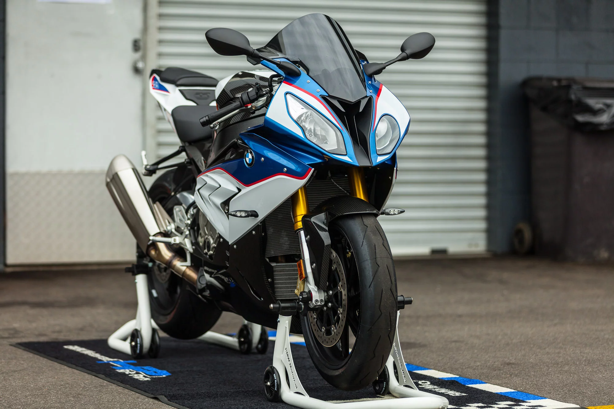 2015 BMW S1000RR – looks fantastic in blue and white (Photo: Chris Blain/Gizmag.com)