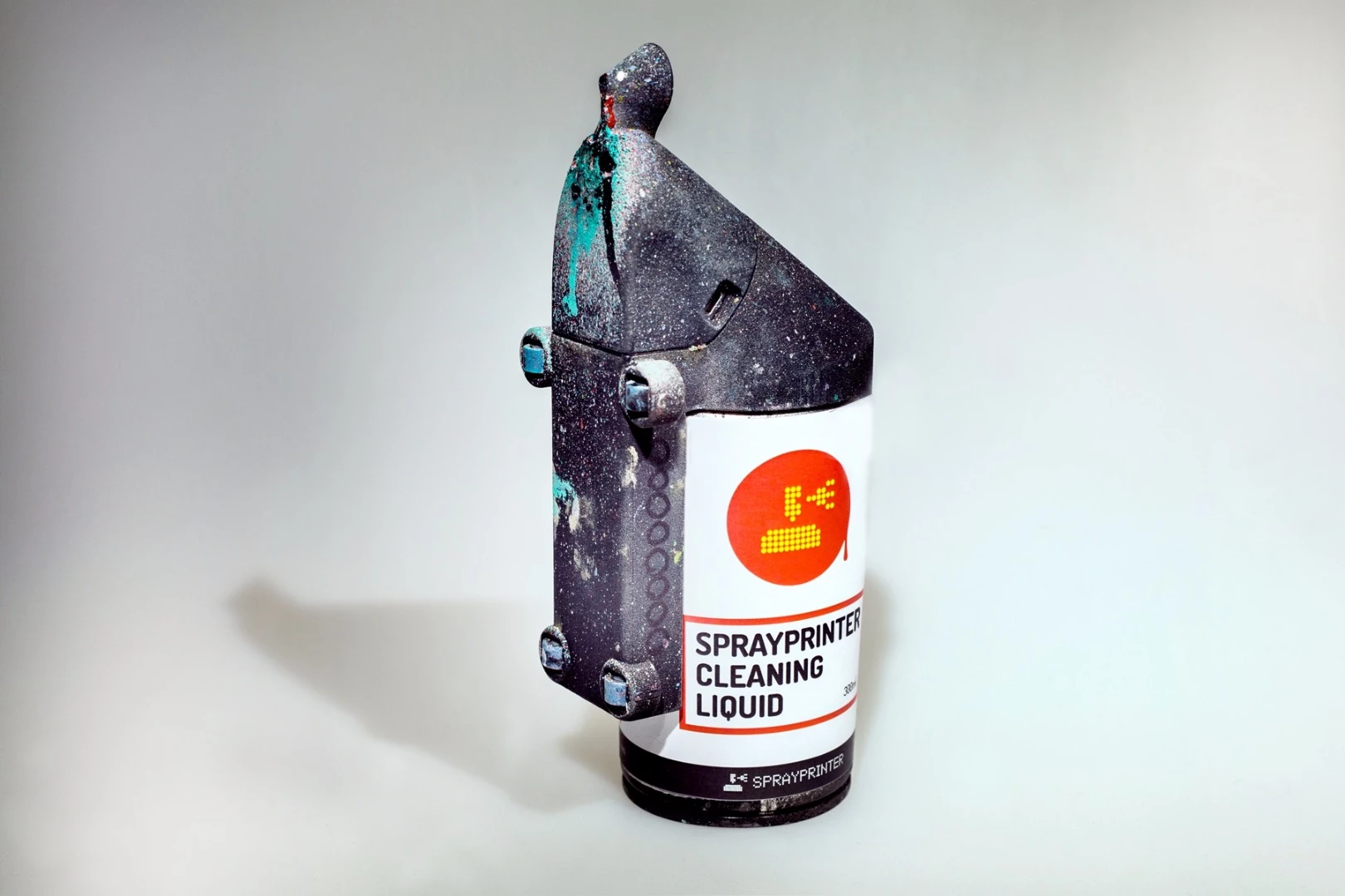Standard sized spray cans with a diameter of 65 mm (2.6 in) can be used with the SprayPrinter