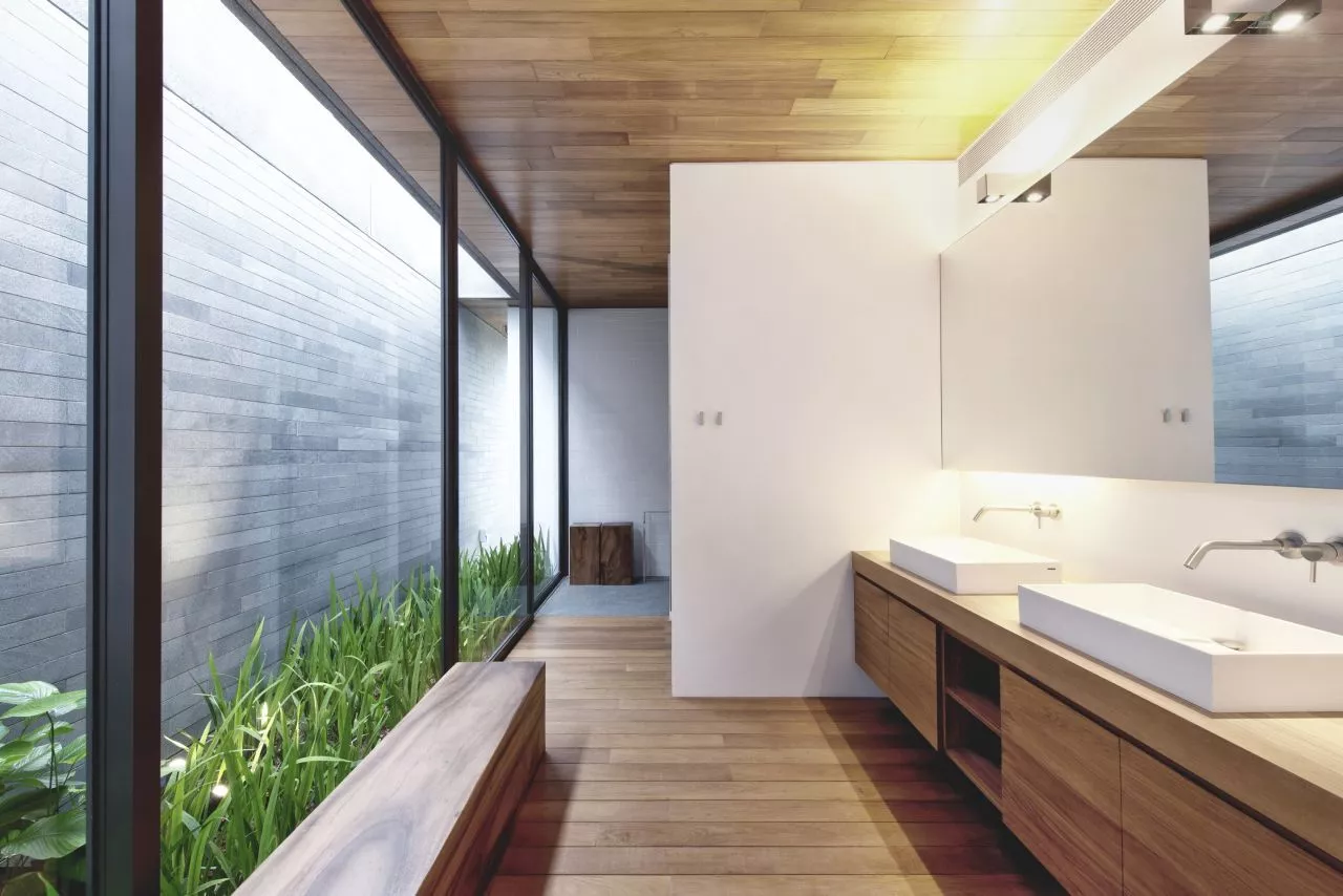 The Wall House has a spacious bathroom (Photo: Bryan van der Beek and Edward Hendricks)