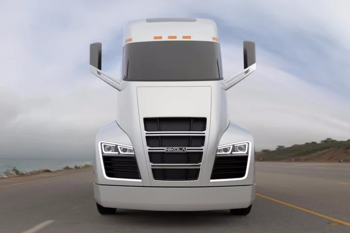 The Nikola Semi has changed powertrain: it'll now draw on a hydrogen fuel-cell