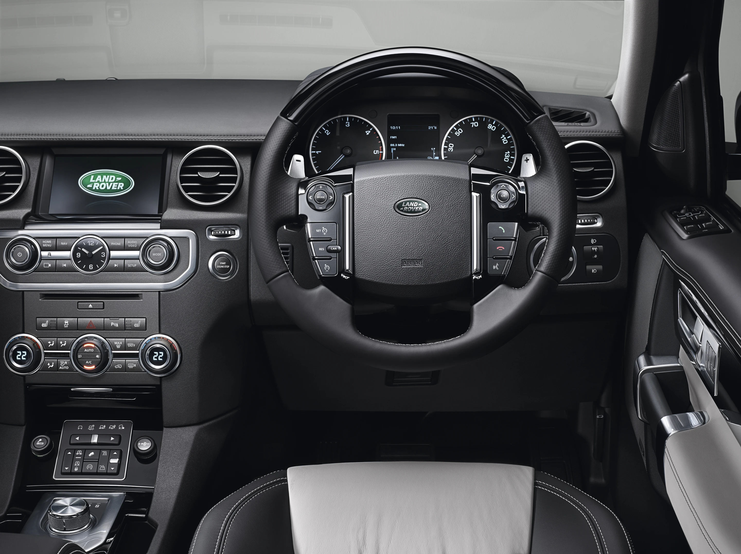The Discovery XXV trimmed in Windsor leather