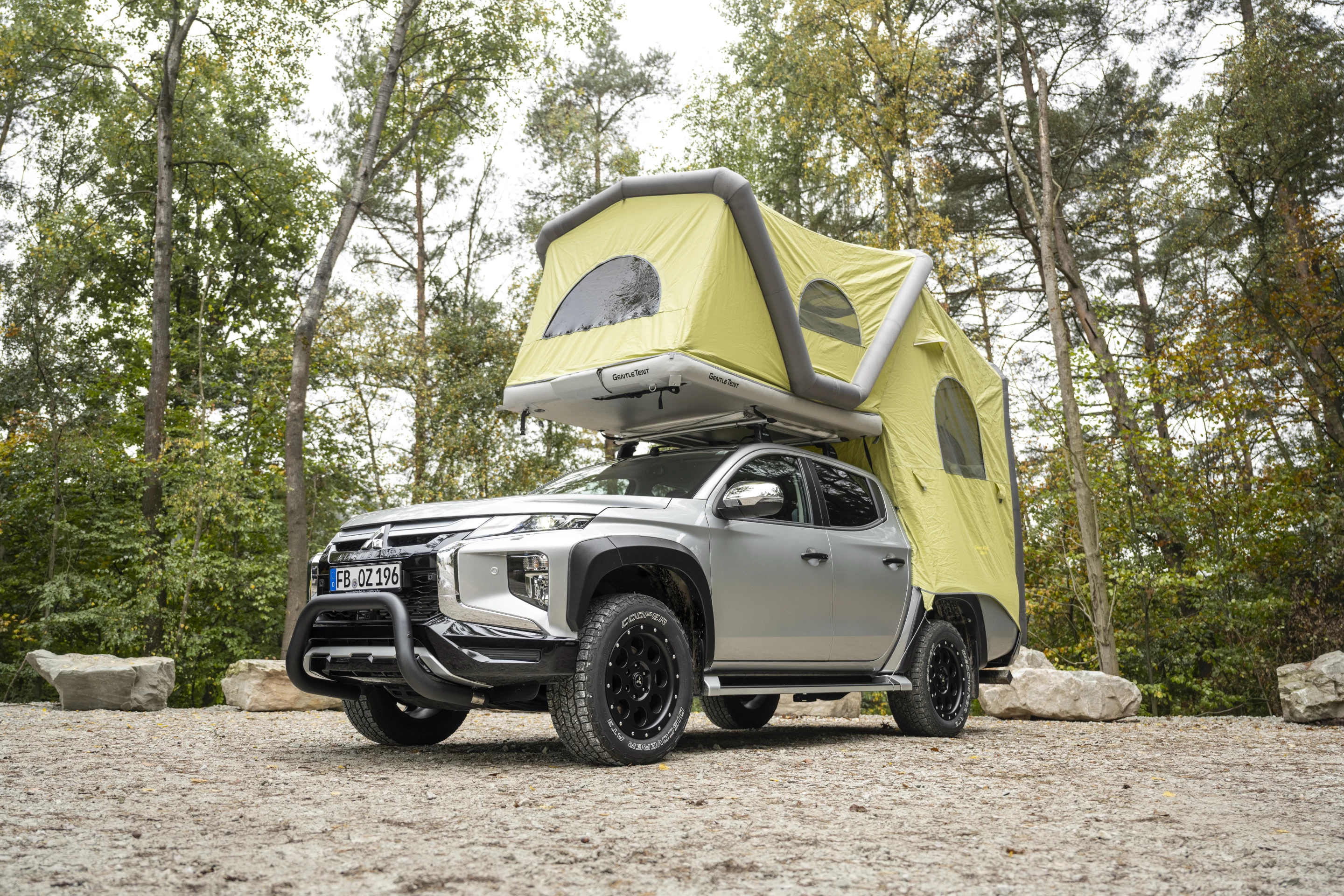 Mitsubishi L200 with GT Pickup inflatable tent camper