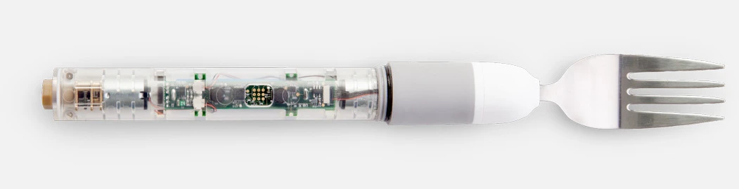 The Liftware Level handle contains sensors that detect movement in three dimensions, and counters them by directing motors to bend a joint, keeping the head steady