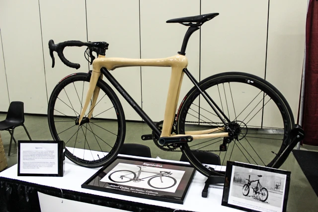 The carbon fiber composite frame of the 16-lb (7.25-kg) Signorina from Abbott Cycles looks like ... well, it looks like a naked lady (Photo: Ben Coxworth/Gizmag.com)