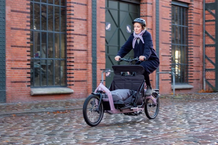 The E-Fold Long John cargo e-bike can be optioned with a side-by-side seating platform for securely hauling a couple of kids