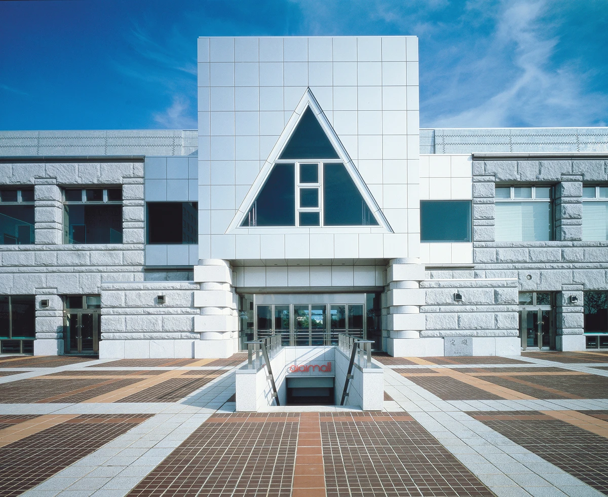 The Tsukuba Center Building comprises a concert hall, information center, hotel, restaurants and shopping