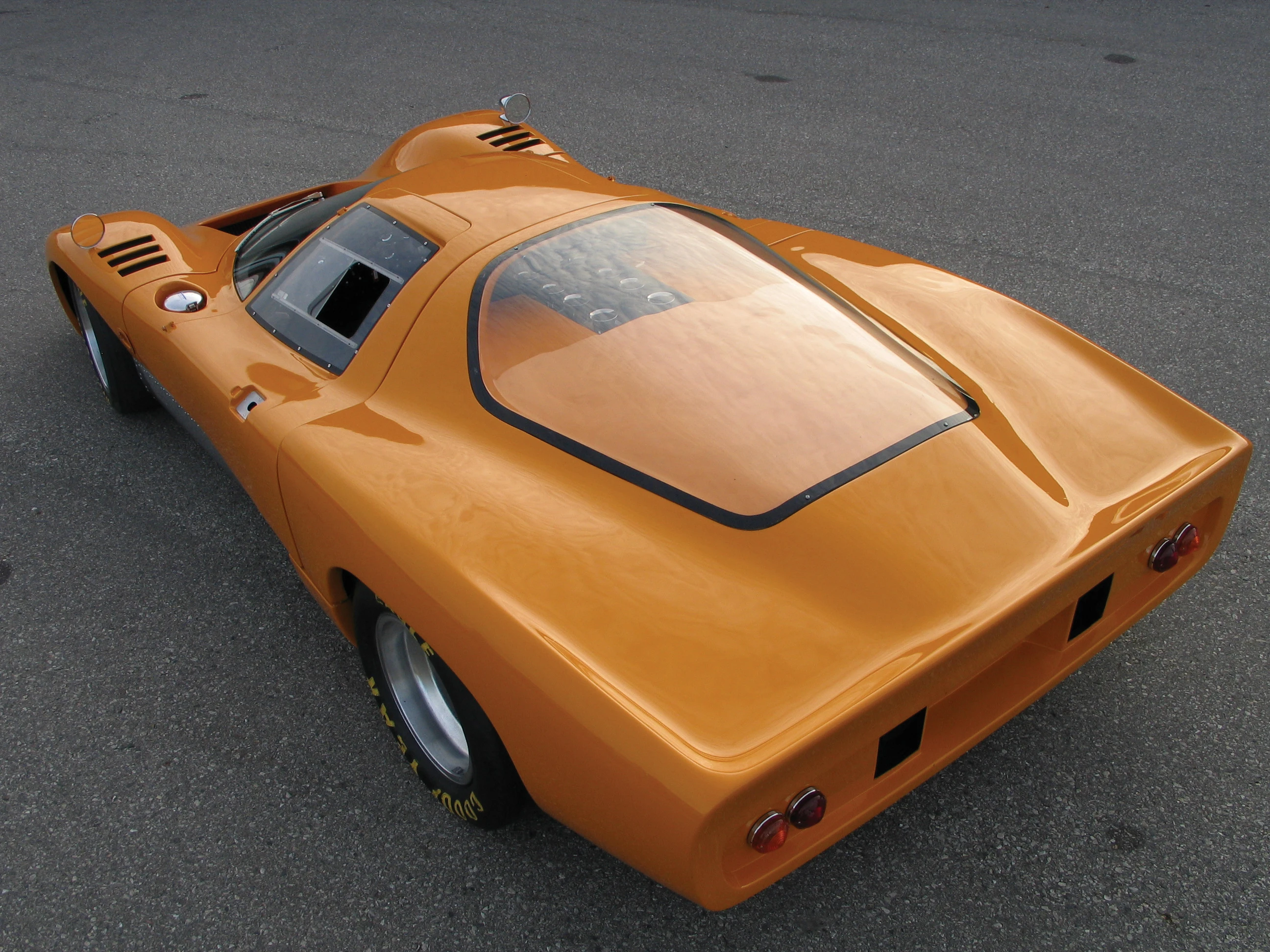 M6GT using an M6A platform was powered by a 5.7 liter V8 producing 370 hp, giving the car a top speed of 165 mph (265 km/h) and a 0-60 (96 km/h) time of roughly 8.0 seconds