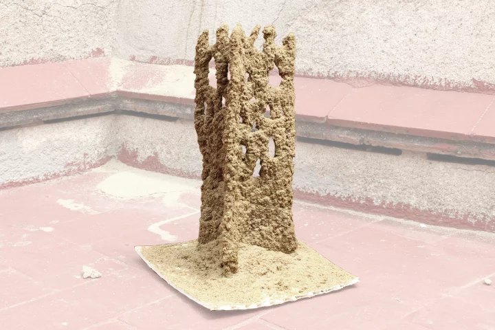 The Stone Spray works much like a 3D printer, since it follows a 3D design from a computer and creates objects by layering material