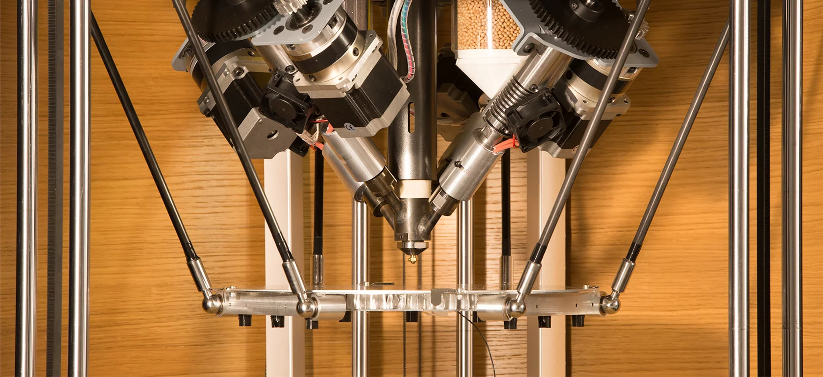 The printer boasts four different nozzle sizes, a high print resolution of up to 40 microns and prints at up to 400 mm per second