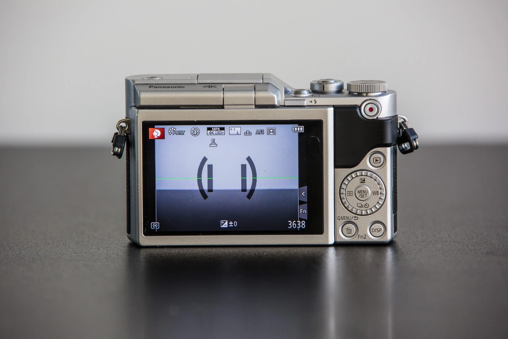 The screen on the GX850 can be used to navigate the menus and minor controls