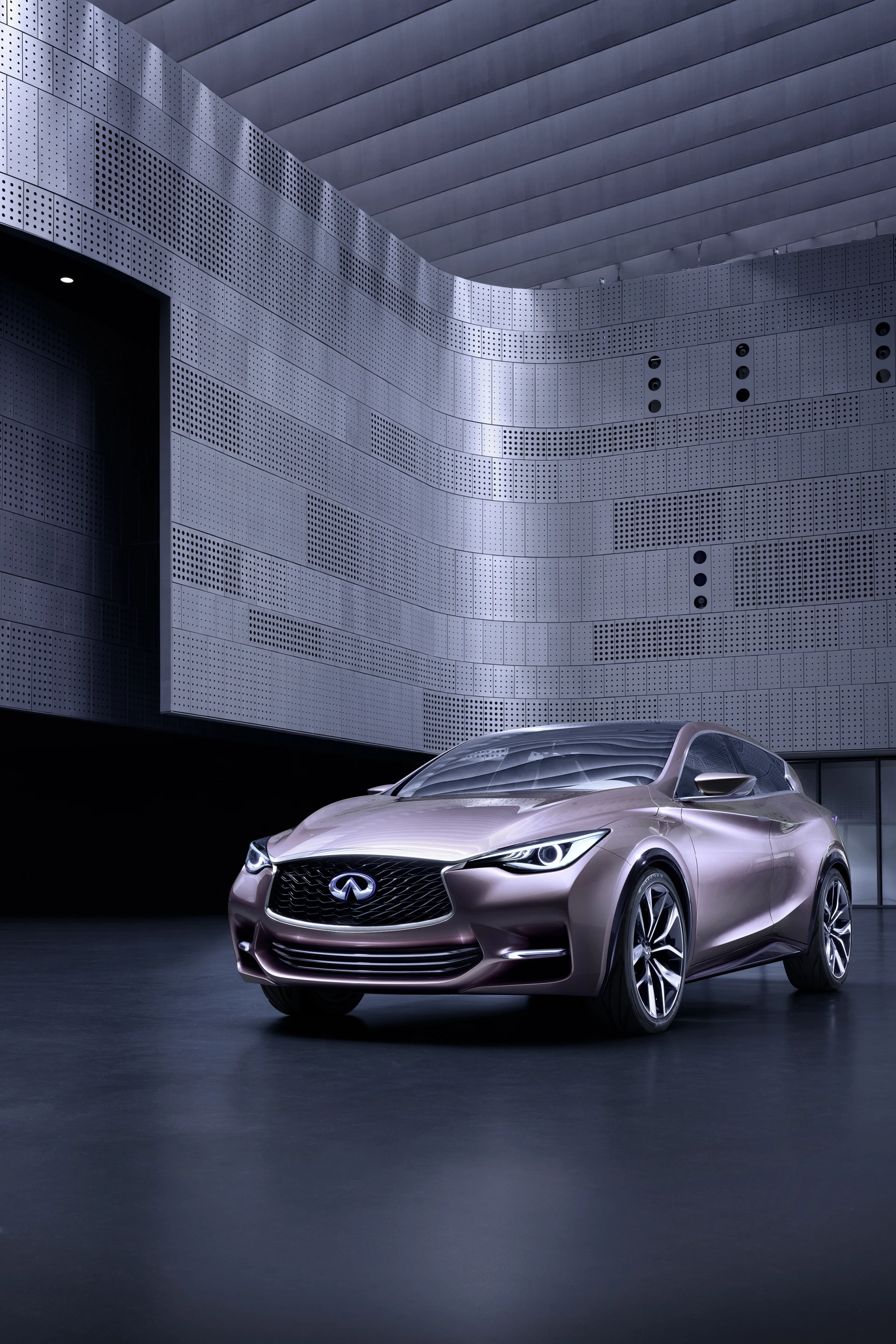 The concept is a precursor to a new premium compact car that Infiniti is to begin producing in its Sunderland, UK plant in 2015
