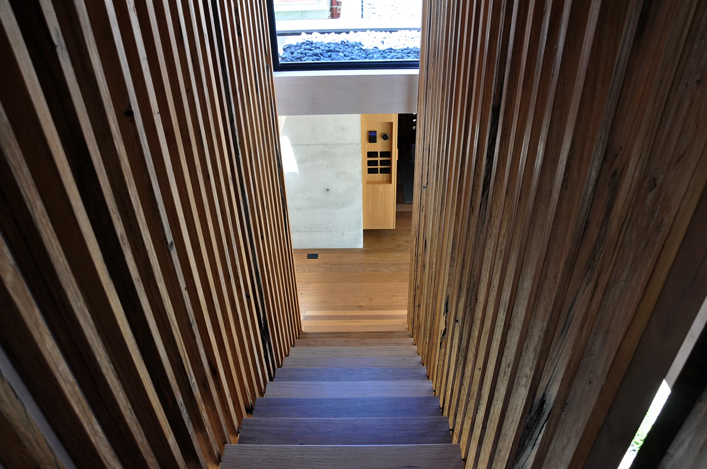 Recycled tallowwood was used for the home's interior (Photo: Edoardo Campanale for Gizmag)
