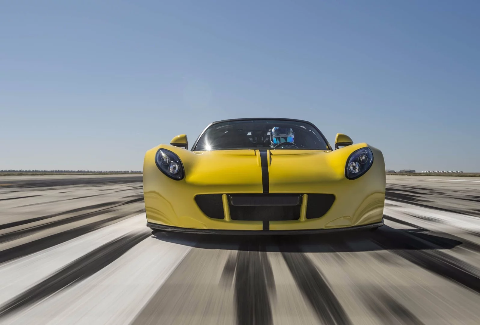 Hennessey breaks the convertible speed record