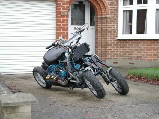 The 4MC four-wheeled motorcycle