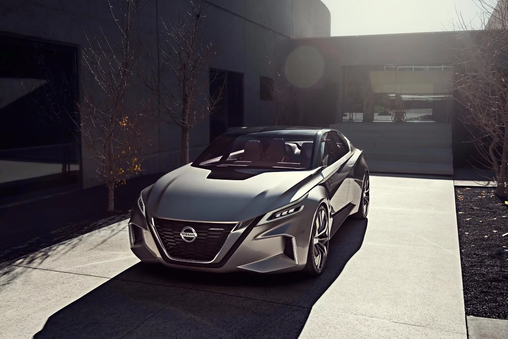 The V in the Vmotion outlines a large trapezoidal mesh which is centered by the Nissan stamp