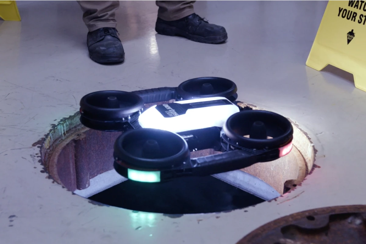 The Aertos 130IR heads down a tight-fitting hole