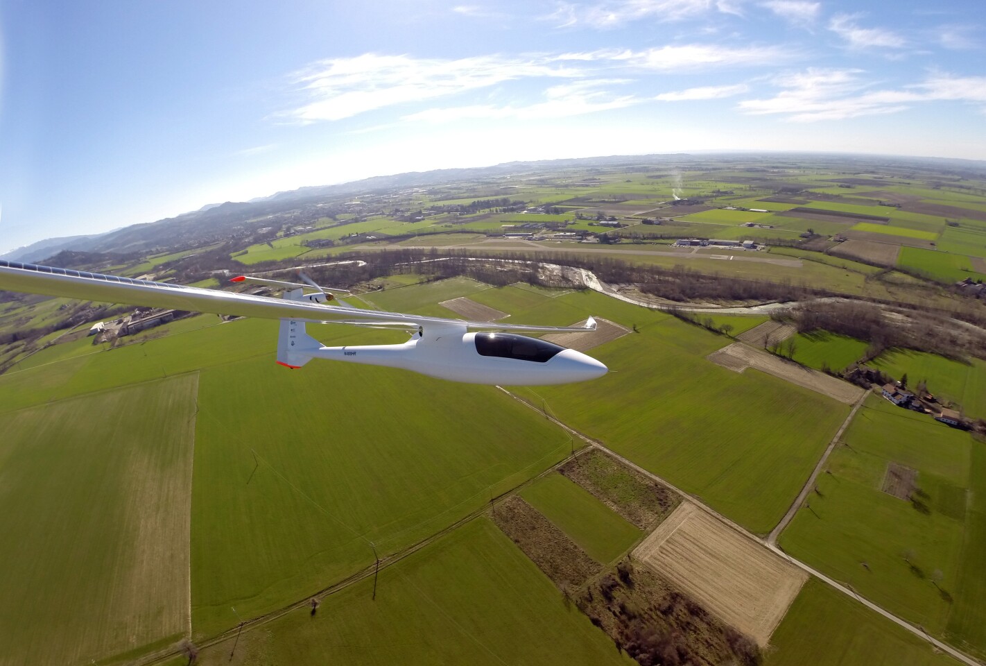 The Sunseeker Duo first caught our attention back in October 2012, when project leader Eric Raymond announced plans to manufacture a solar airplane powerful and aerodynamic enough to carry two people