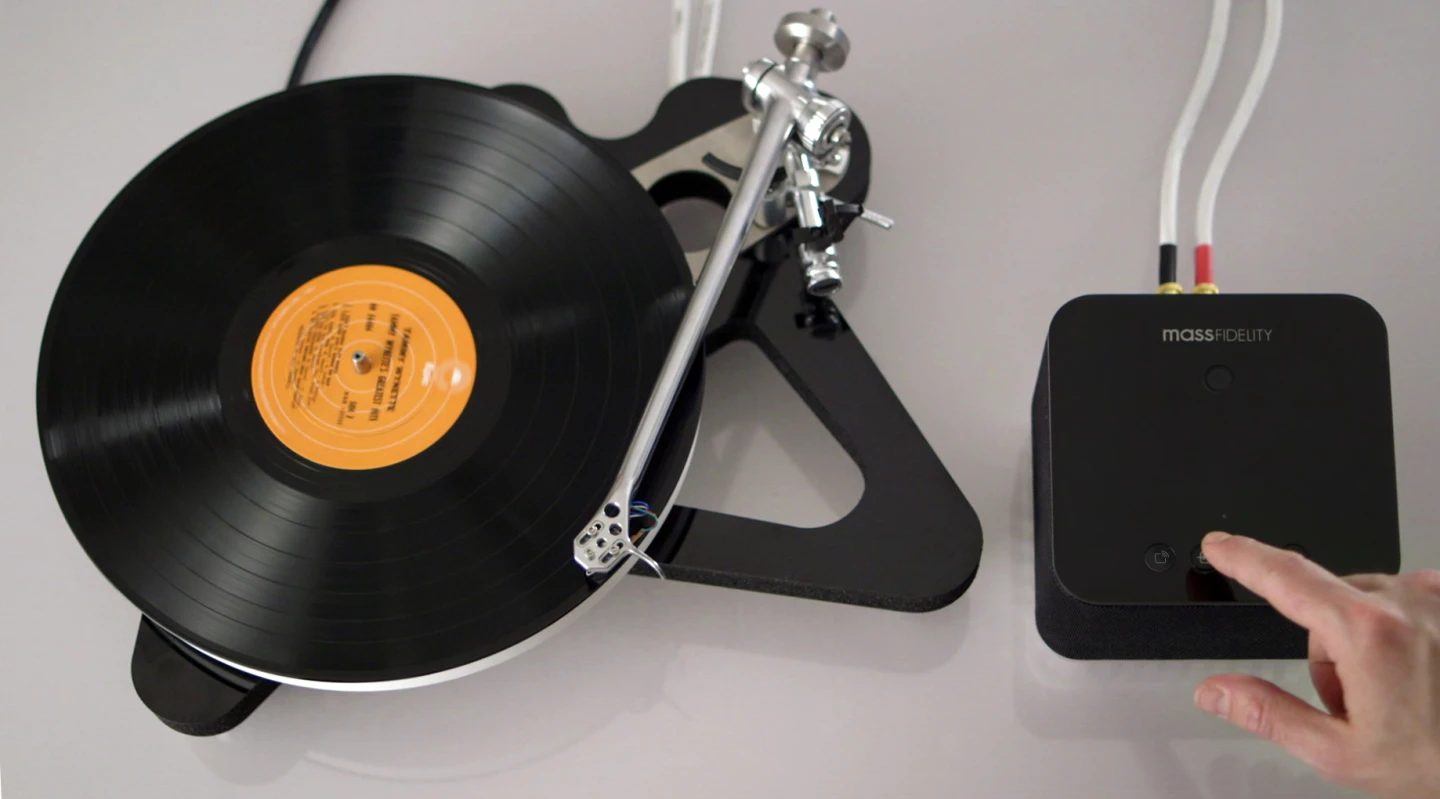 Powered hi-fi components like a turntable or CD player can also be connected to The Core via analog and digital inputs to the rear