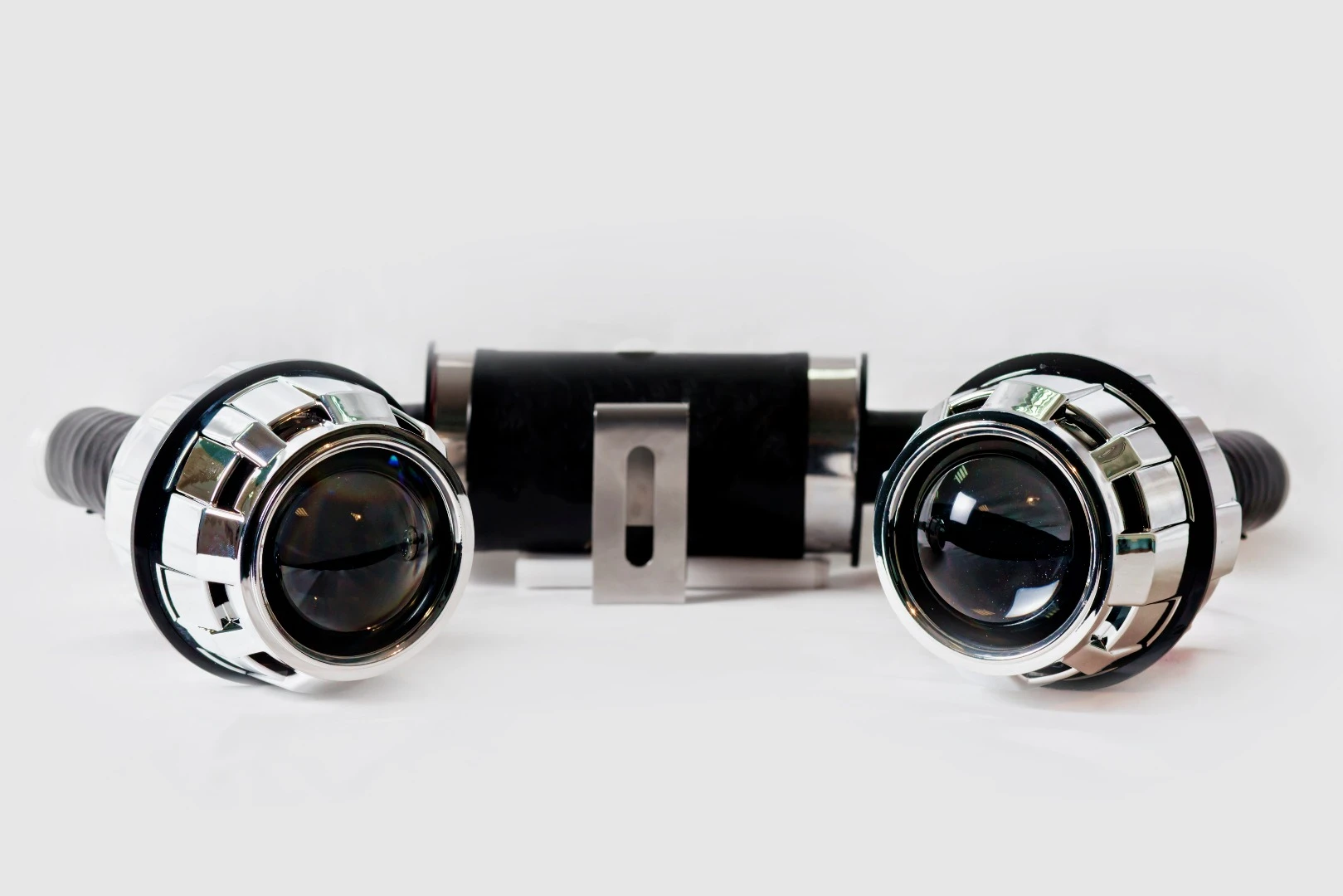The Repulsor's pair of 50 W Xenon HID lamps are run by an 8,000/12,000-mAh lithium battery