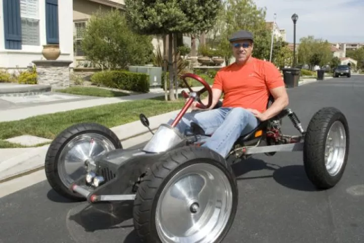 The Z-Kart has a range of around 20 miles (32 km), and a top speed of 40 mph (64 kph)