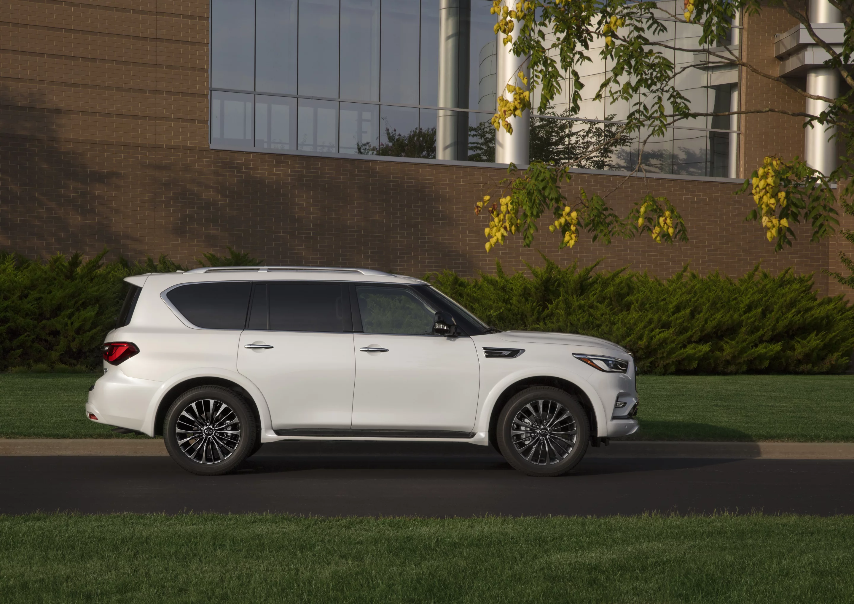 The 2021 Infiniti QX80 has an 8,500 pound (3,855.5 kg) towing capacity. Something not many others can boast