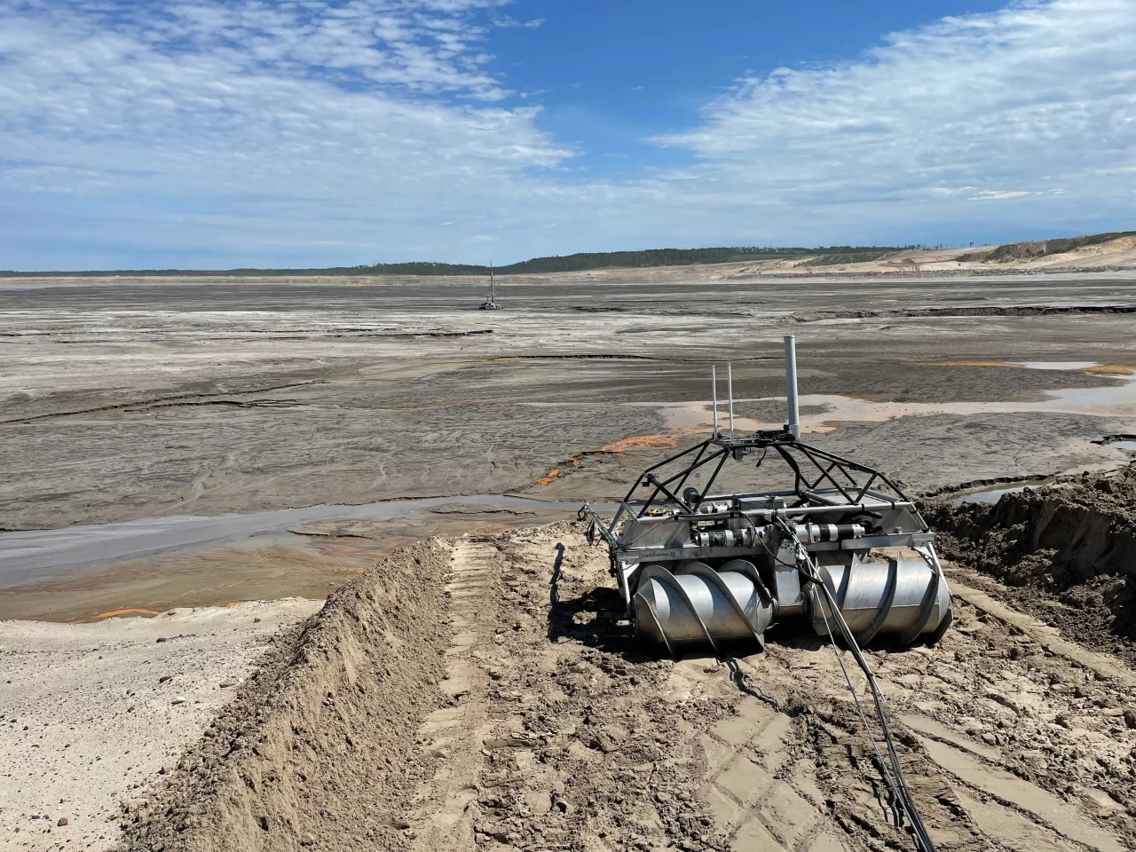 The Helix Neptune can reportedly run for up to eight hours on one charge of its lithium-polymer battery pack