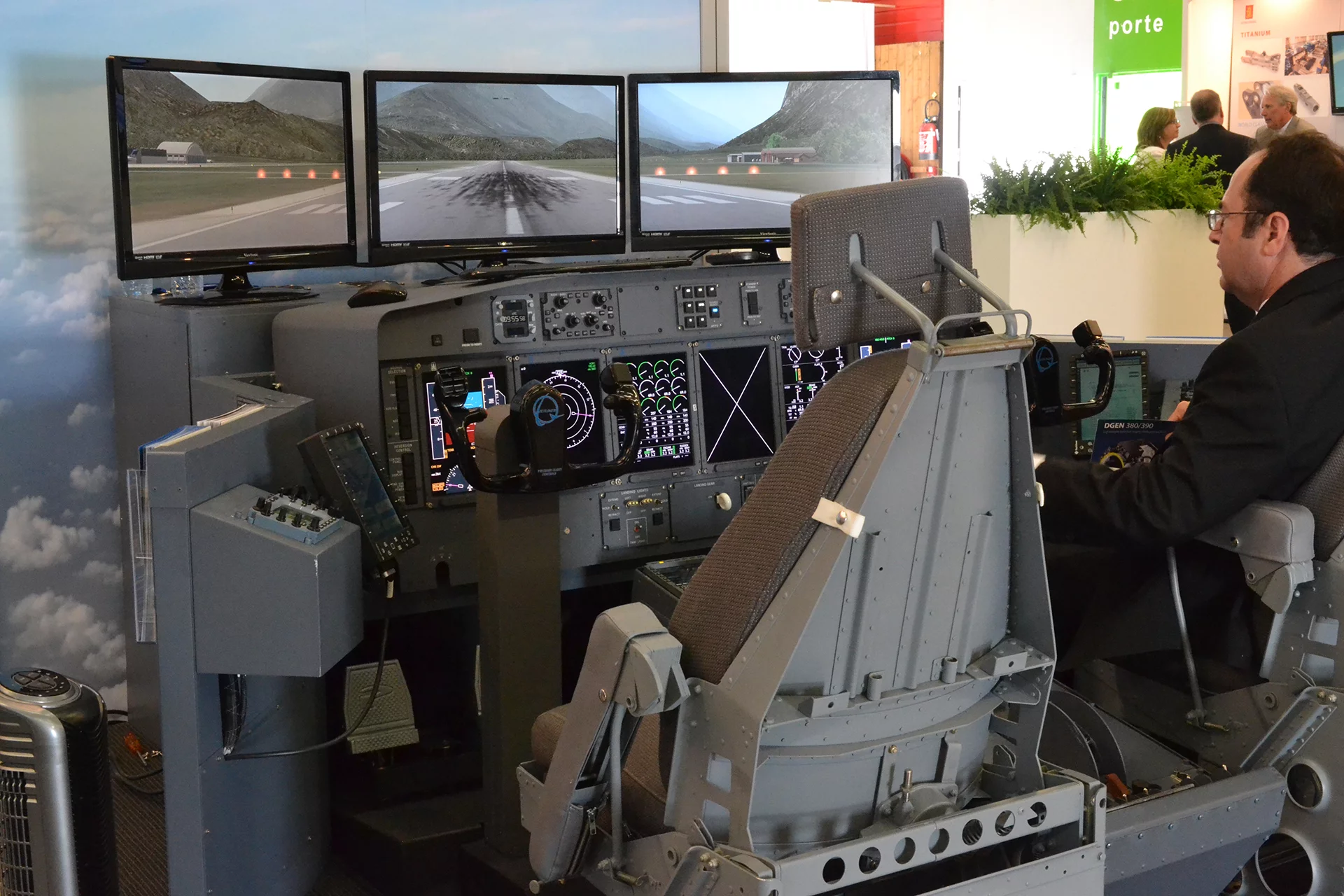 Flight simulation at the Paris Air Show (Photo: Paul Ridden/Gizmag)