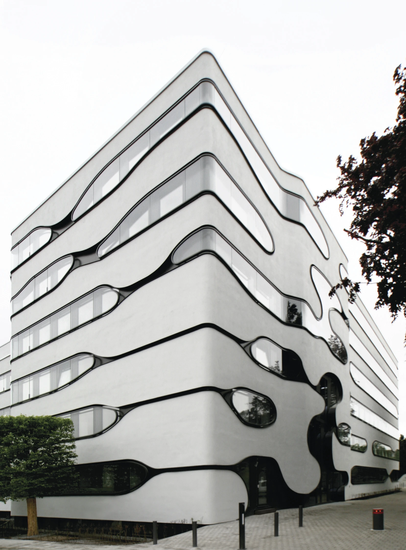 The architect describes the facade as having an organic formal language (Photo: Jurgen Mayer H)