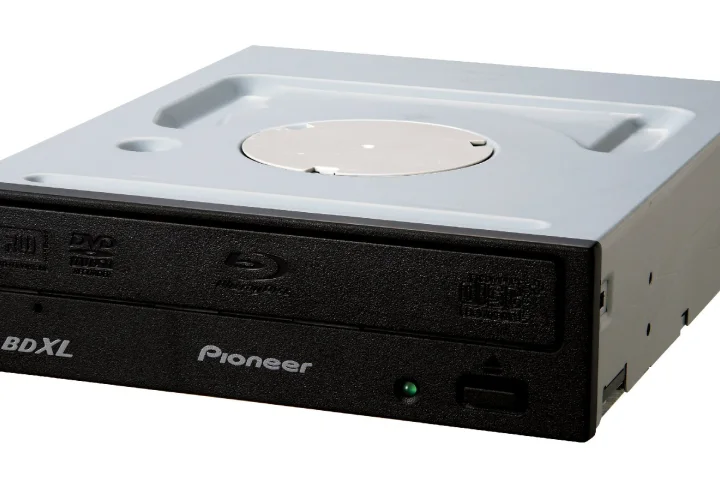 Pioneer has announced that it's started shipping the world's first optical personal computer drive capable of reading and writing to the new BDXL Blu-ray format