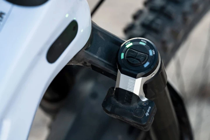 The Flight Attendant control module displays its three suspension modes