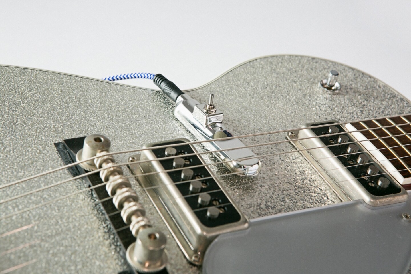 Submarine Pickup Gives A Guitar Extra Depth