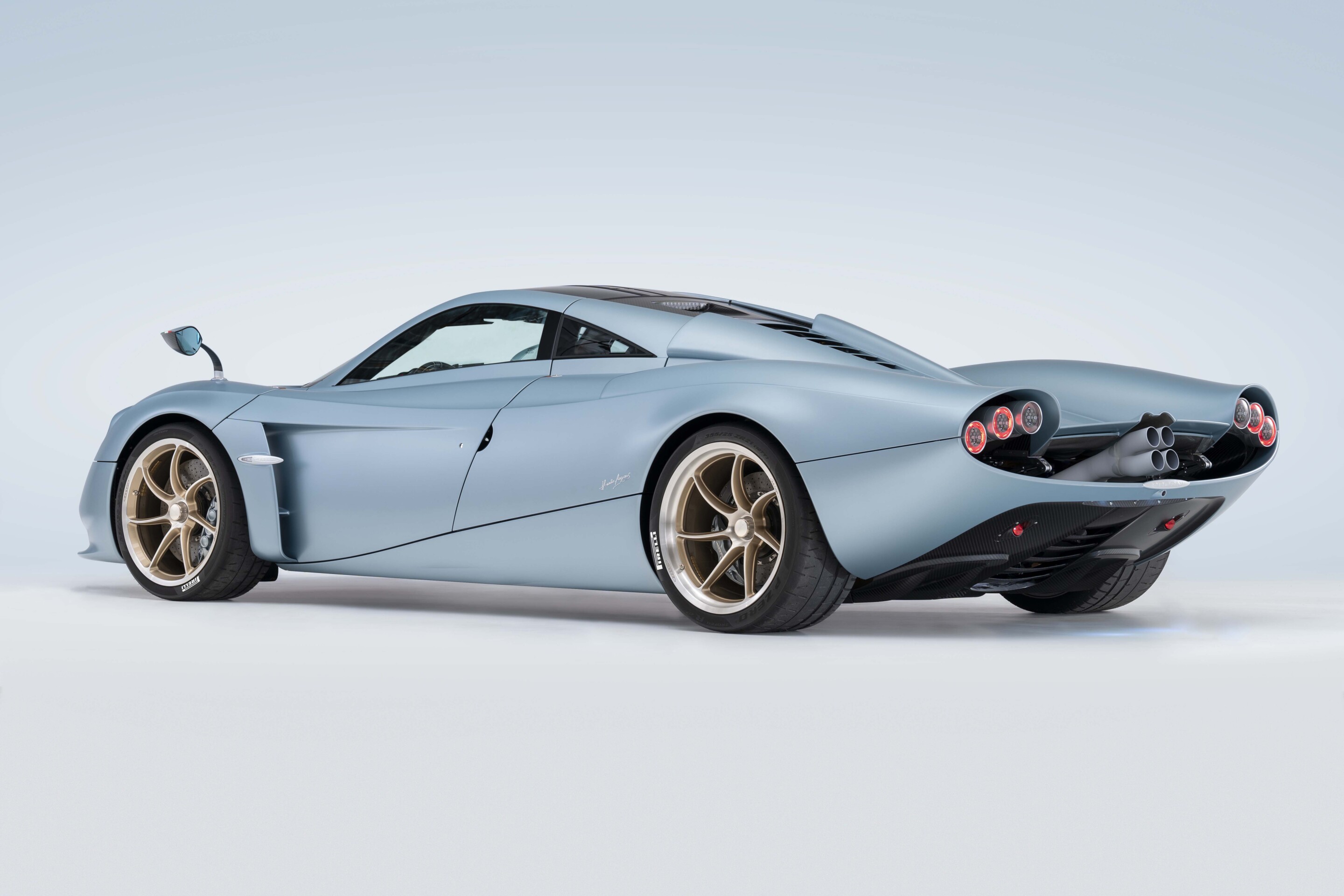 Pagani debuts gorgeous extended tail on Huayra Codalunga