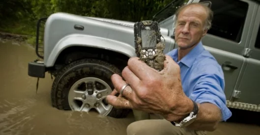 The Land Rover S1 is the world’s first IP-67 rated GSM mobile, which means it is impervious to dust and waterproof to a depth of a meter
