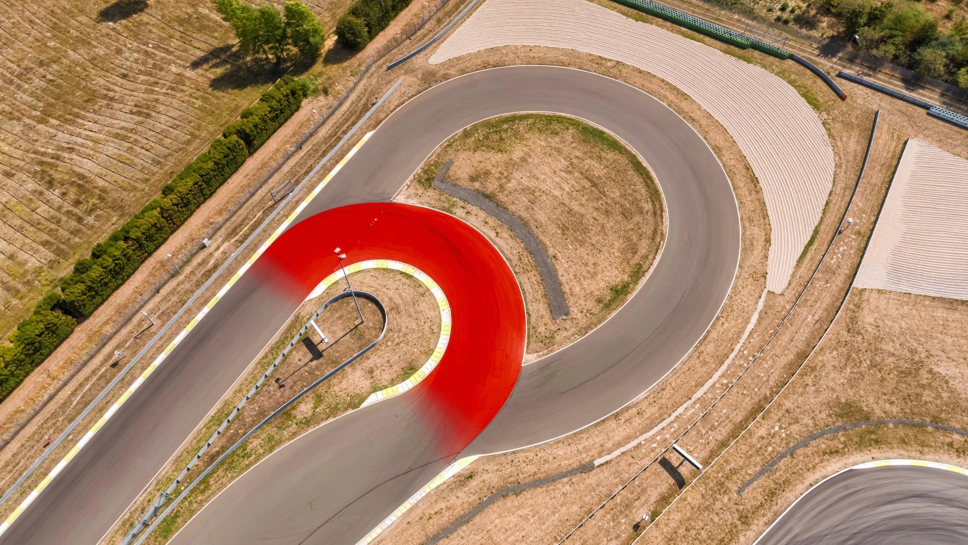 The "Loews Hairpin" is a right-hand bend with a slight incline, is known all over the world from Monte Carlo circuit in Monaco. "This bend is famous and notorious because it demands a tight steering angle. However, before you get to it you have to punch the brakes really hard, shift down smoothly and then steer cleanly into the bend," says Tilke.
