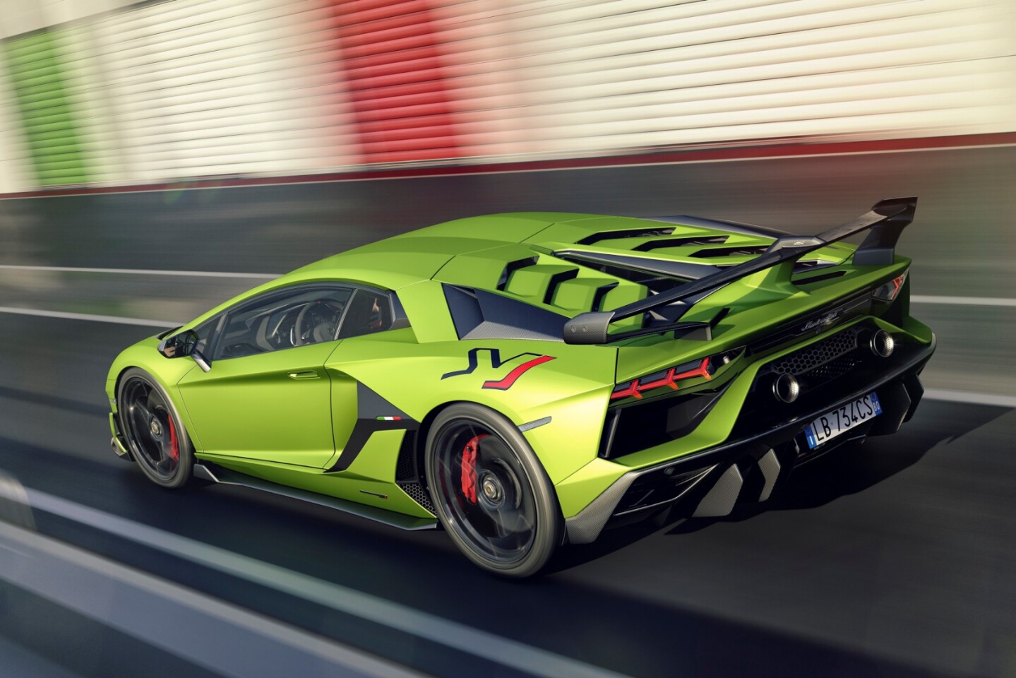 The SVJ weighs only 3,362 lb (1,525 kg) for a weight-to-power of 1.98 kg/hp