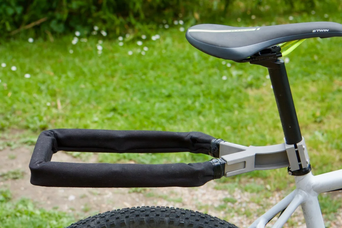 When being used as a rack, the Nexibi gets attached to a steel bracket that remains permanently mounted on the seatpost